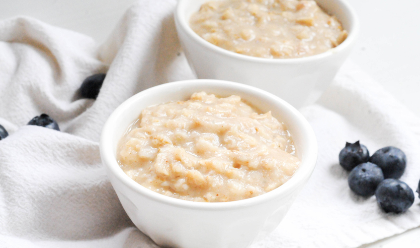 Hình minh họa cháo yến mạch với sữa