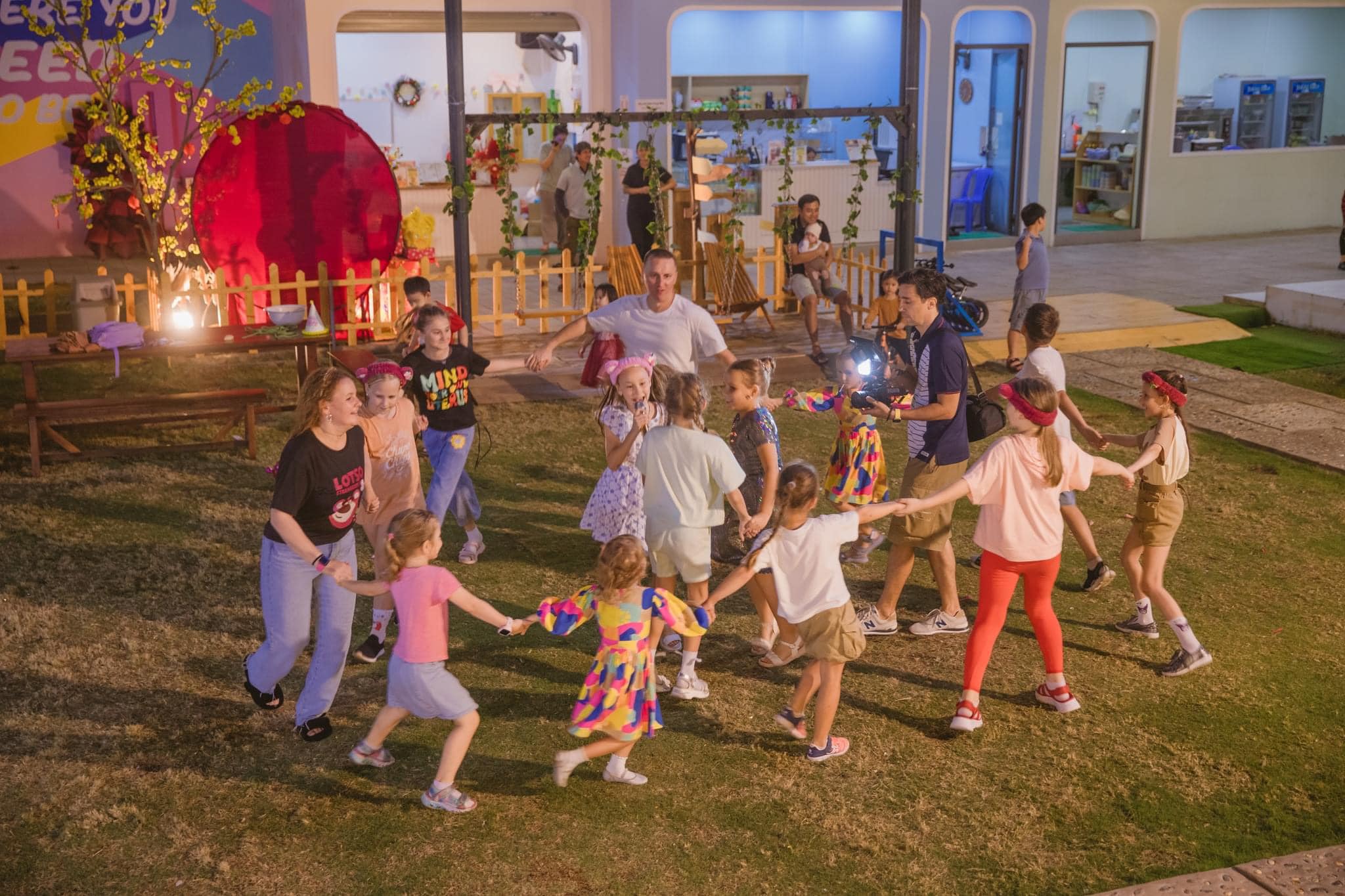 Petit Palais - Premium Kidsplay & Cafe