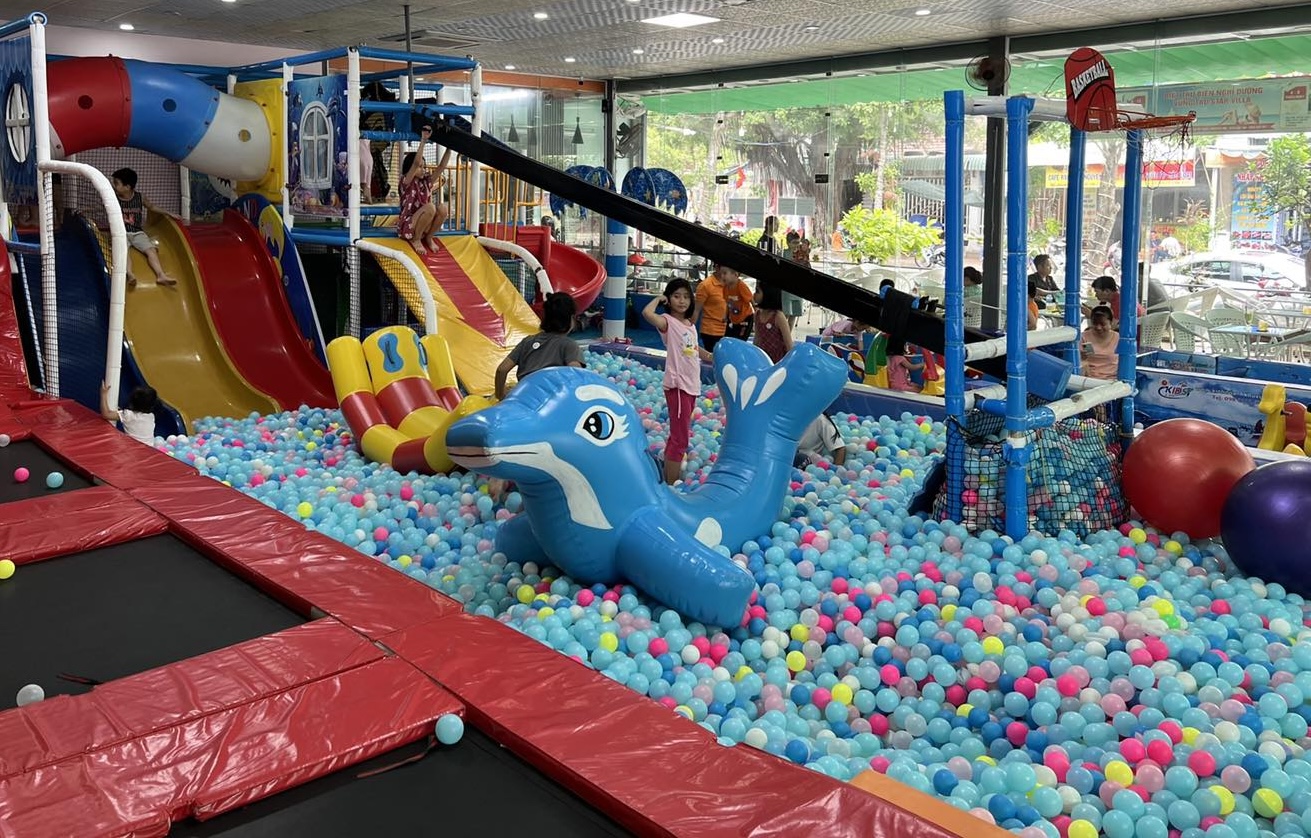 Nhiều trò chơi hấp dẫn tại khu vui chơi trẻ em Tom & Jerry – Star Coffee