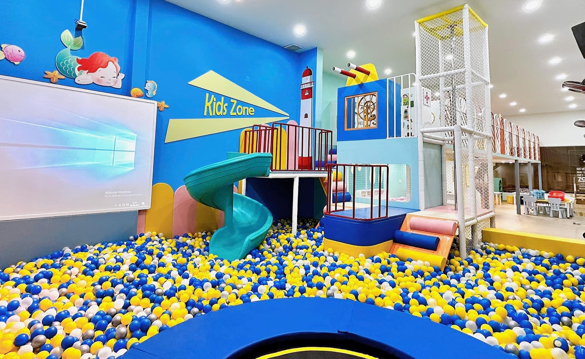 Zone 82 Coffee And Children Playground