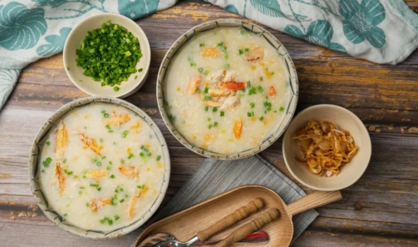 Hình ảnh minh họa cháo ghẹ với lá hành