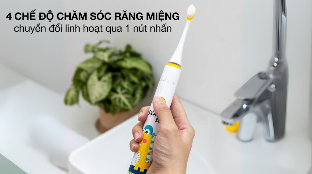 Bàn chải điện trẻ em Lock&Lock ENR226WHT có thiết kế nhỏ gọn, vừa vặn với tay bé, nhiều chế độ tiện dụng