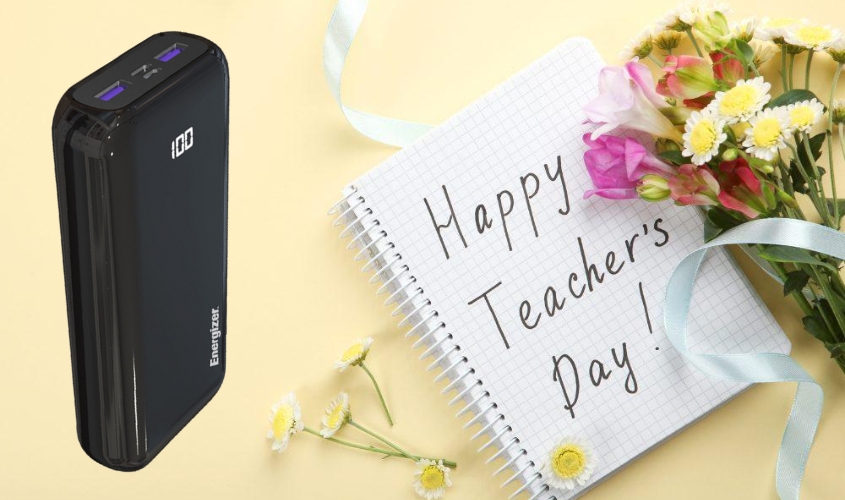 Sạc dự phòng là một món quà rất thiết thực và ý nghĩa cho thầy cô giáo