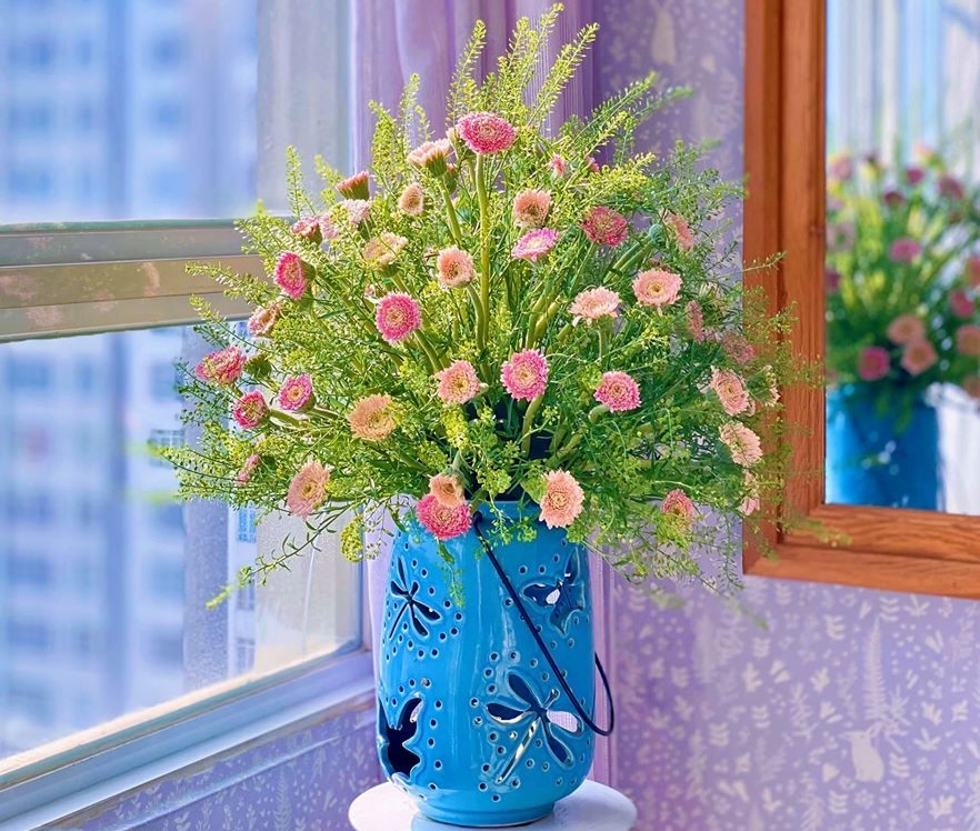 Mẫu cắm hoa đồng tiền dáng toả cho bình miệng rộng