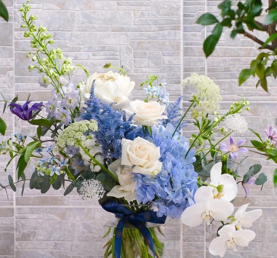 Hoa cẩm tú cầu mix hoa tiểu delphin trắng