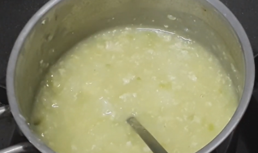 Hình minh họa cháo diêm mạch gà mướp hương