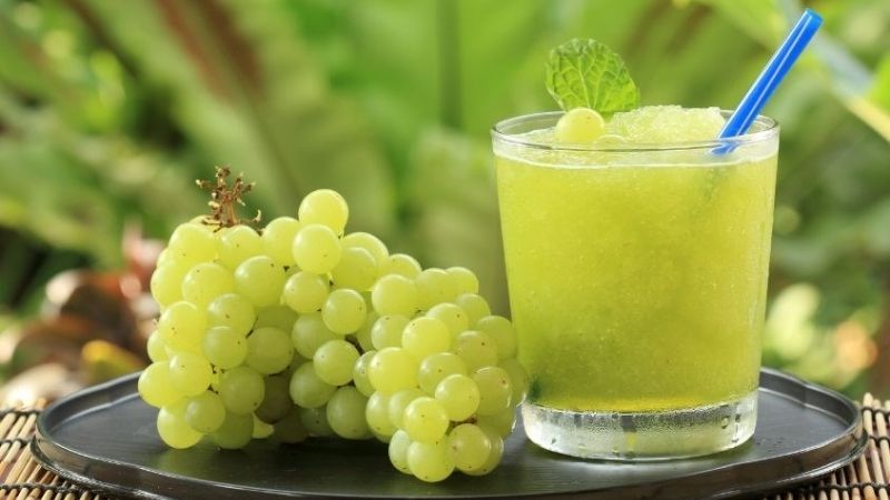 Nước &eacute;p nho gi&agrave;u flavonoid v&agrave; c&aacute;c chất chống oxy h&oacute;a gi&uacute;p giảm c&acirc;n hiệu quả