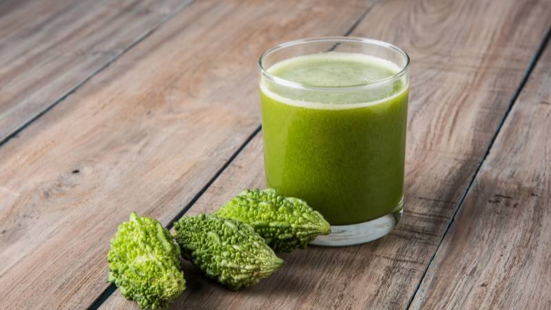 Nước &eacute;p khổ qua hỗ trợ giảm c&acirc;n một c&aacute;ch tự nhi&ecirc;n v&agrave; an to&agrave;n