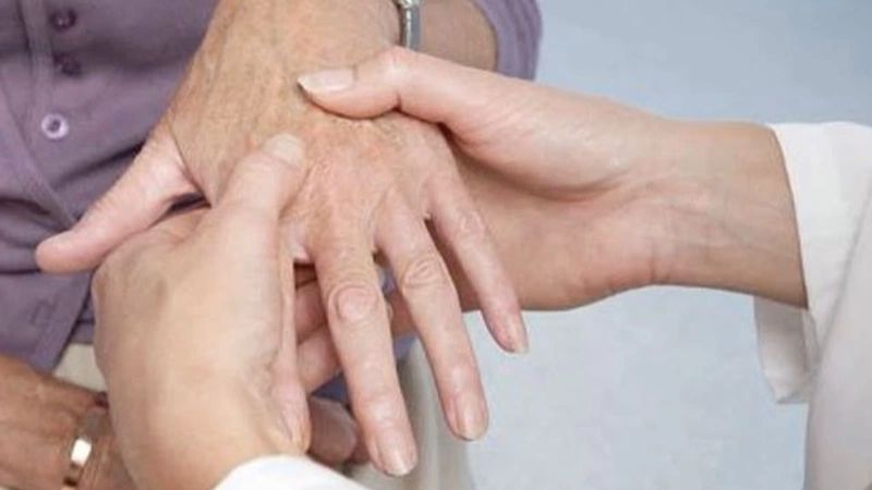 Lupus ban đỏ gây sưng đau khớp Lupus ban đỏ gây sưng đau khớp