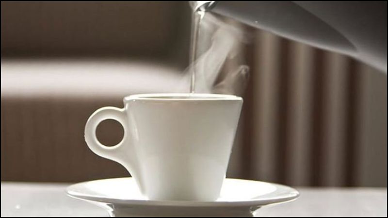 Uống nước ấm giúp tăng tốc độ tiêu hóa, hỗ trợ dạ dày hoạt động nhẹ nhàng hơn Uống nước ấm giúp tăng tốc độ tiêu hóa, hỗ trợ dạ dày hoạt động nhẹ nhàng hơn