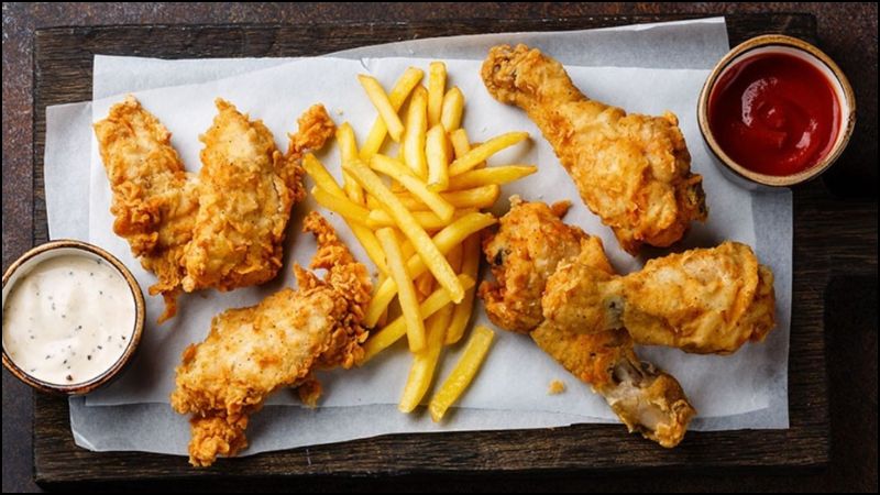 Khi ăn nhiều thức ăn nhiều dầu mỡ, dịch dạ dày sẽ tiết ít lại gây khó tiêu Khi ăn nhiều thức ăn nhiều dầu mỡ, dịch dạ dày sẽ tiết ít lại gây khó tiêu