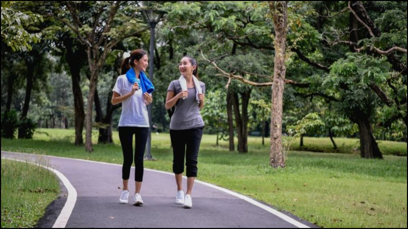 Việc đi bộ sau bữa ăn giúp thúc đẩy quá trình tiêu hóa diễn ra nhanh hơn Việc đi bộ sau bữa ăn giúp thúc đẩy quá trình tiêu hóa diễn ra nhanh hơn