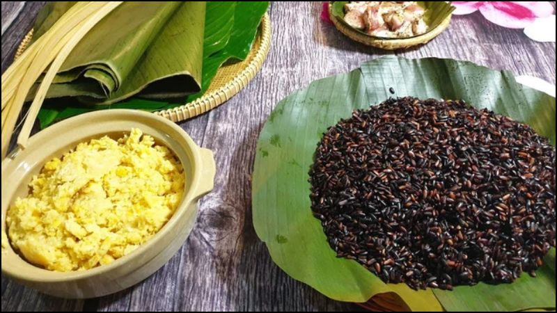 Sơ chế nguyên liệu làm bánh tét gạo lứt