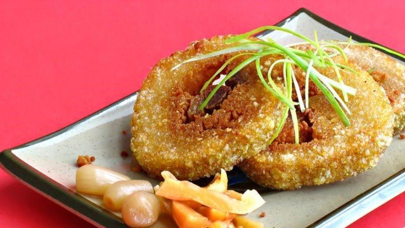 Một khoanh bánh tét chiên chứa bao nhiêu calo?