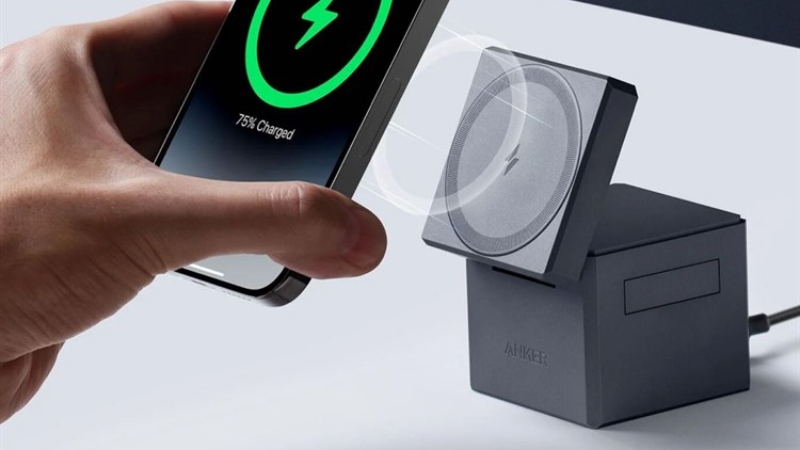 Đế sạc kh&ocirc;ng d&acirc;y MagSafe 3 in 1 15W Anker 737 Cube Y1811