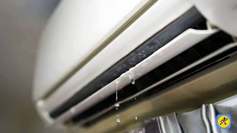 Khi dàn lạnh máy lạnh Sharp bị chảy nước, bạn nên kiểm tra và xử lý sớm thay vì tiếp tục sử dụng