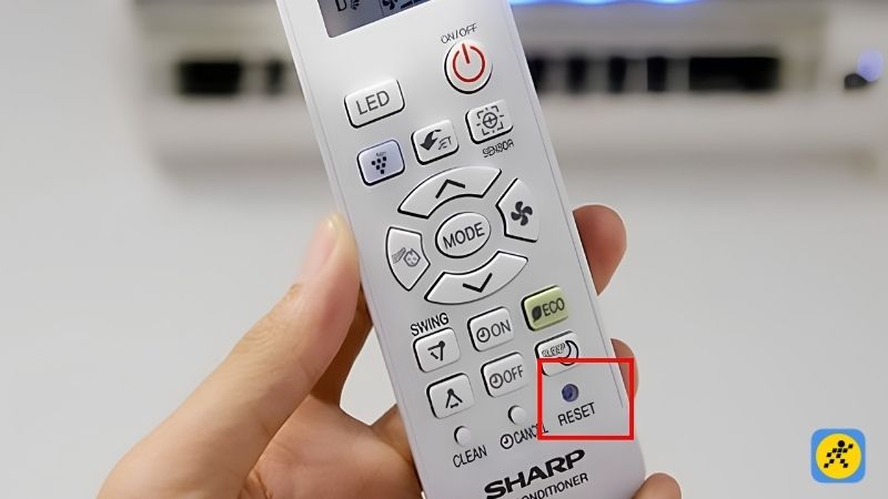 Bạn có thể reset máy lạnh Sharp khi máy vừa xuất hiện mã lỗi do sự cố tạm thời