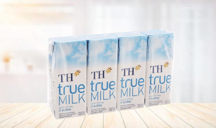 Lốc 4 hộp sữa tươi tiệt trùng TH true MILK ít đường 180 ml