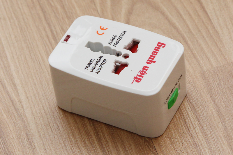 Adapter du lịch Điện Quang TV-01 tích hợp nhiều chuẩn ổ cắm