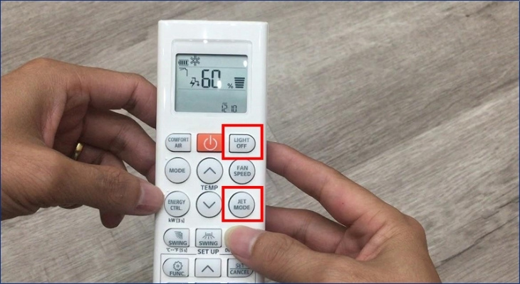 Để mở khóa, bạn chỉ cần nhấn và giữ đồng thời hai nút Jet Mode và Light Off