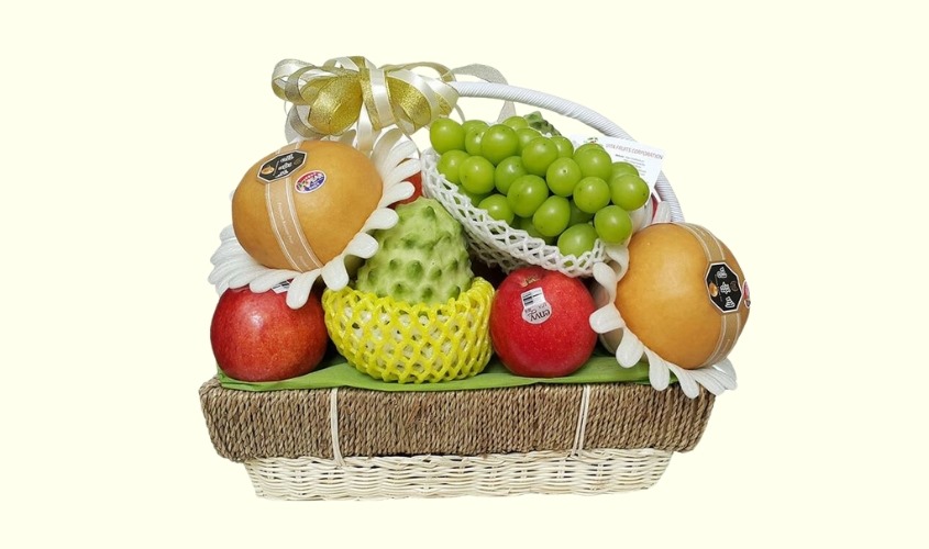 Giỏ trái cây là món quà thiết thực tặng cô giáo ngày 8/3