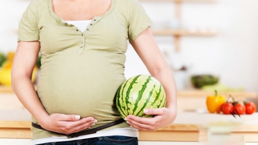 Mẹ bầu đang có nguy cơ cao hoặc mắc tiểu đường thai kỳ không nên ăn dưa hấu.
