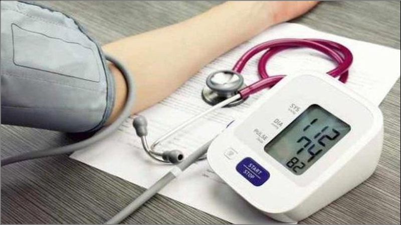 Thời gian đầu, bạn có thể đo và theo dõi huyết áp thường xuyên