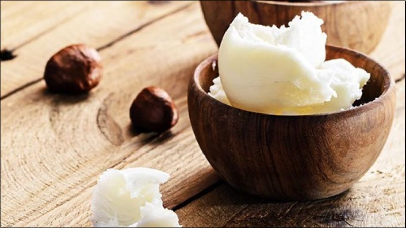 Bơ hạt mỡ dưỡng ẩm, làm dịu môi nứt nẻ