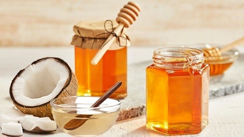 Tẩy tế bào chết môi bằng dầu dừa và mật ong