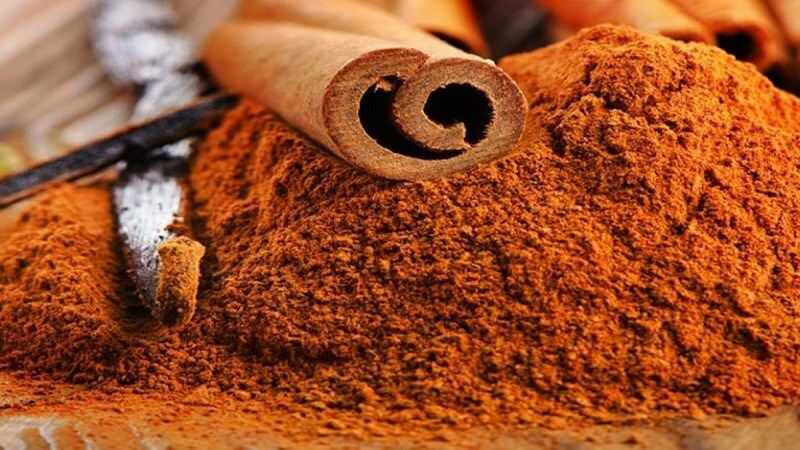 Tẩy tế bào chết môi bằng bột quế hiệu quả