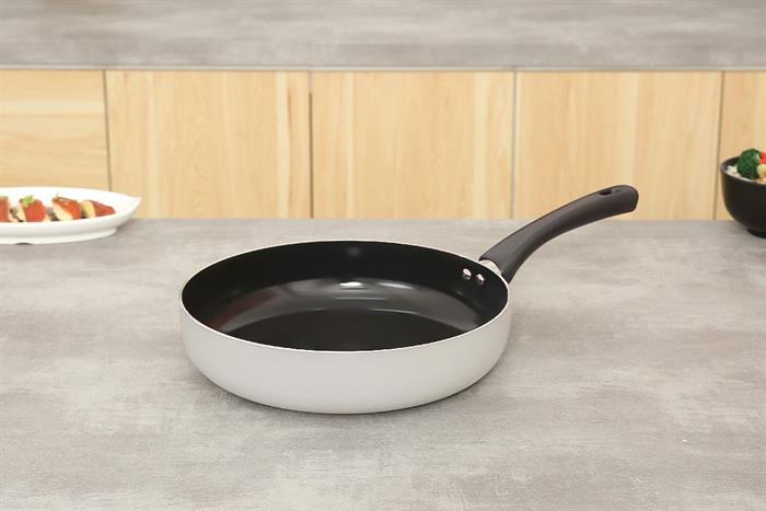 Chảo nhôm chống dính đáy từ Elmich Smartcook SM5708MN 28cm, màu đen, tay cầm Bakelite