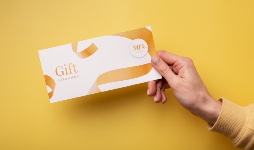 Tặng voucher giảm giá cho giáo viên ngày 8/3