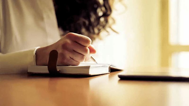 Giữ thói quen tập viết trước khi ngủ để giải tỏa tinh thần