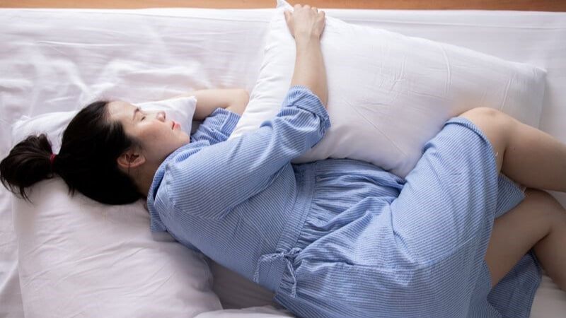 Tư thể ngủ không phù hợp có thể gây đau mỏi cơ, khó vào giấc ngủ