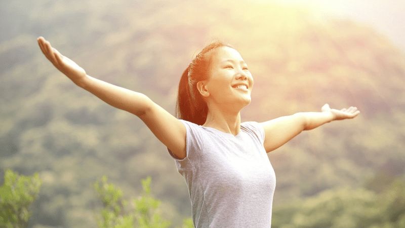 Nghĩ tích cực khiến bạn thấy hạnh phúc hơn