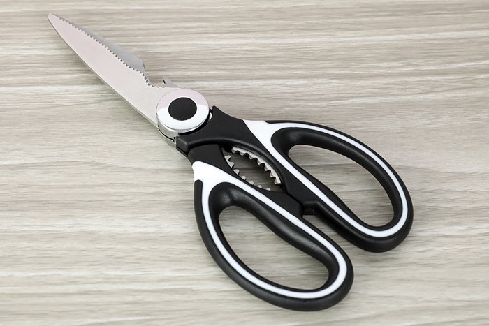 Kéo Delites LD-9138B màu đen sang trọng, lưỡi thép bền