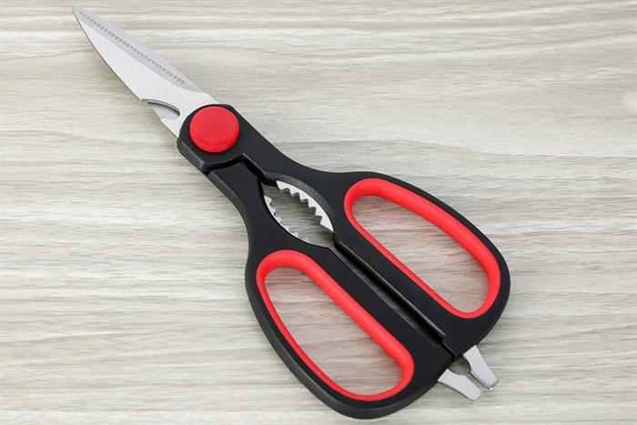 Kéo nhà bếp đa năng thép không gỉ 2Cr13 Delites LD-992C có phần móc treo gọn gàng, tiện lợi