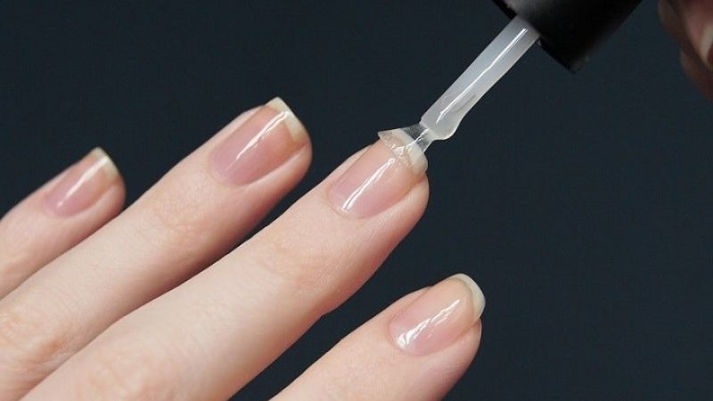 Sơn bóng bảo vệ móng chắc khỏe