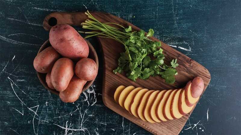 Vỏ khoai lang rất gi&agrave;u chất xơ, chất chống oxy h&oacute;a v&agrave; c&aacute;c chất dinh dưỡng