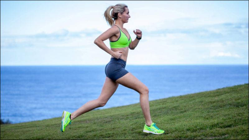 Uống 1 ly trà sữa bằng bao nhiêu phút chạy bộ?