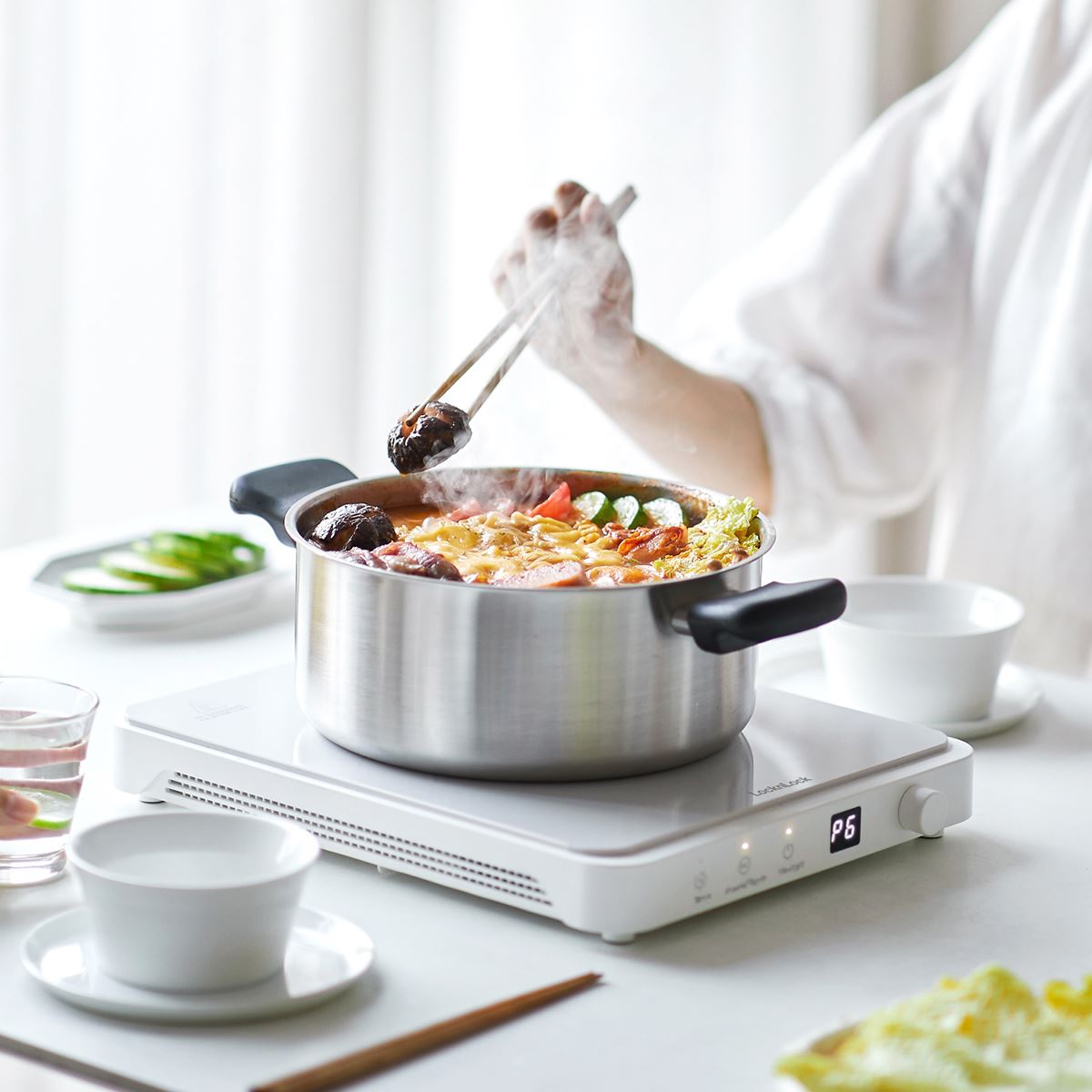 Bếp từ đơn Lock&Lock EJI146WHT được trang bị đa dạng các tính năng thông minh đi kèm