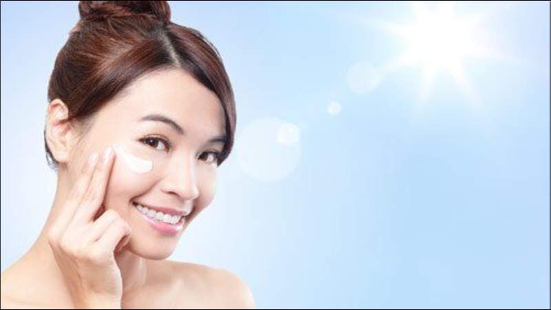 Người có làn da dầu, lỗ chân lông to nên ưu tiên kem chống nắng không chứa dầu, không gây mụn 