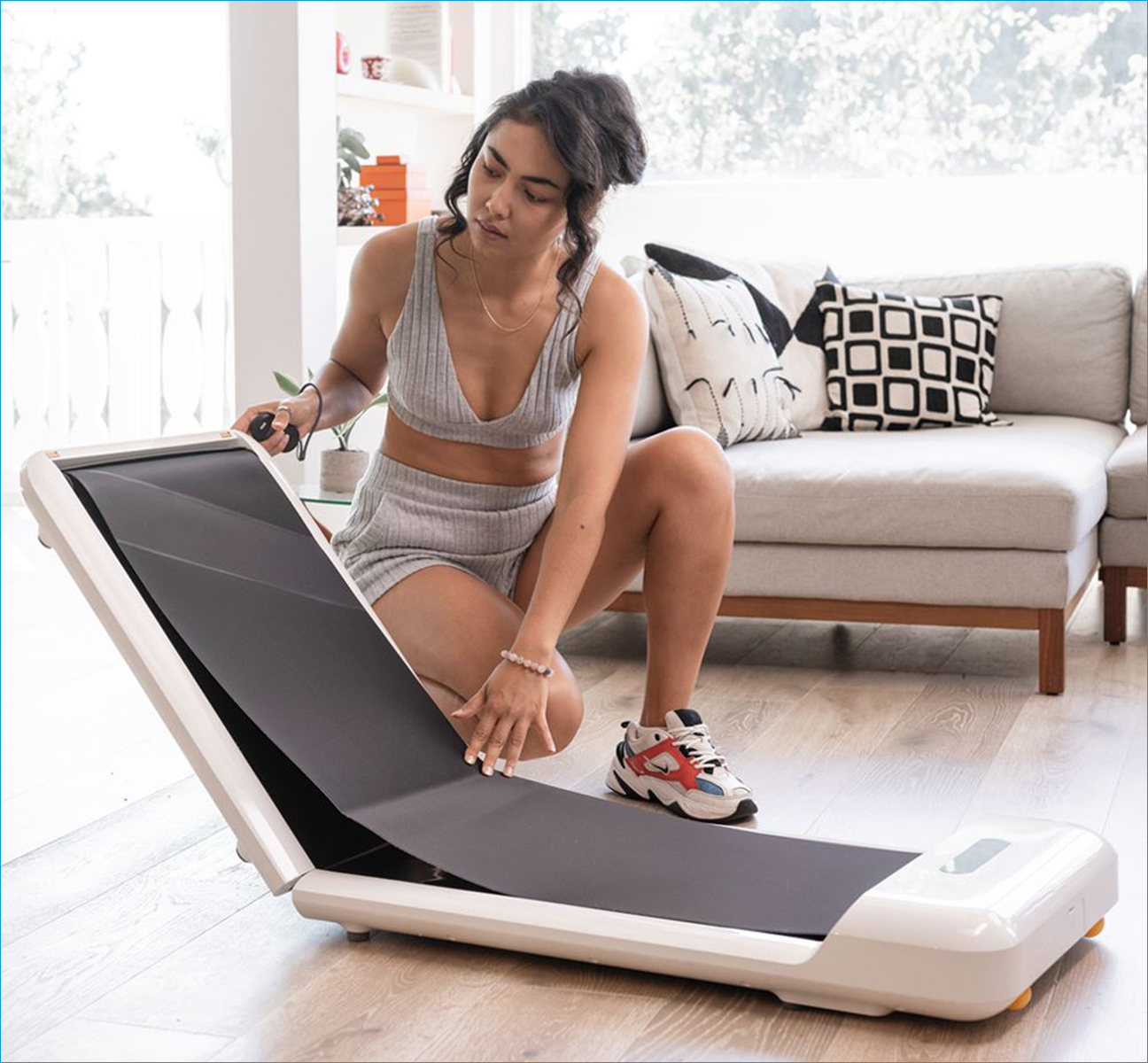 Máy chạy bộ KingSmith C2 WPS1F Trắng có thể chịu tải trọng tối đa 100 kg phù hợp với đa dạng đối tượng người dùng