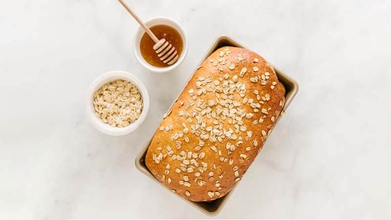 Kết hợp bánh mì và bột yến mạch sẽ giúp người bị trào ngược dạ dày thực quản có một bữa ăn đầy năng lượng