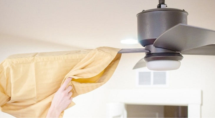 Vệ sinh quạt trần định kỳ giúp quạt hoạt động tối ưu hơn