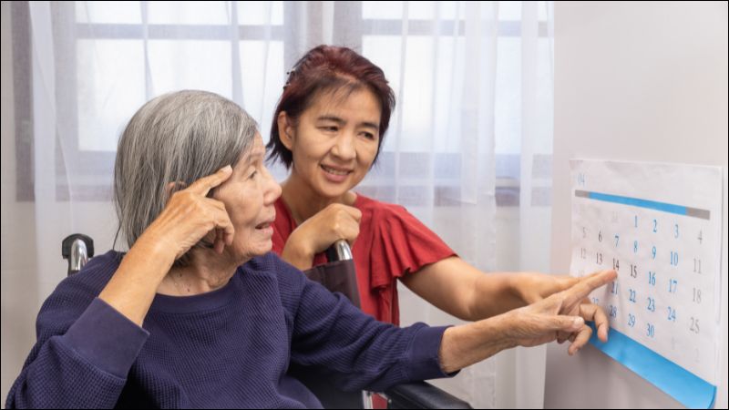 Người mắc Alzheimer thường gặp khó khăn trong ngôn ngữ và giao tiếp