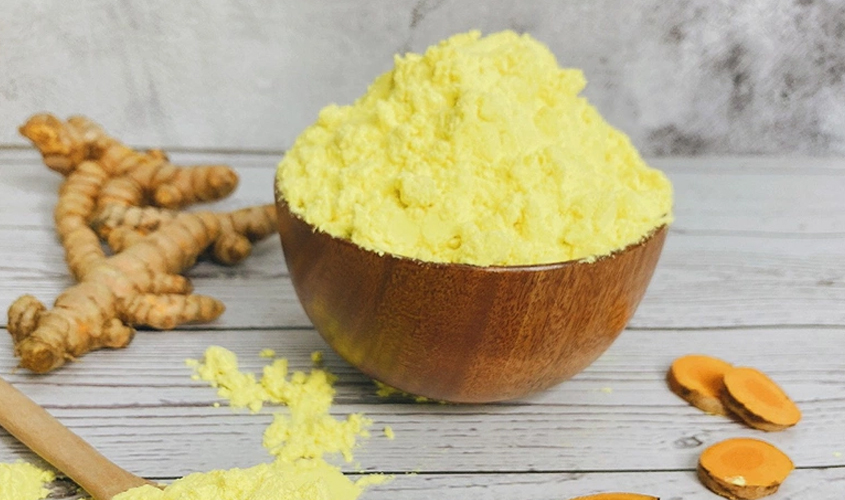 Mẹ bỉm có thể dùng tinh bột nghệ làm mặt nạ chăm sóc da