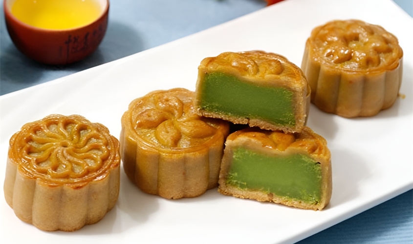 Bánh trung thu nhân đậu xanh matcha