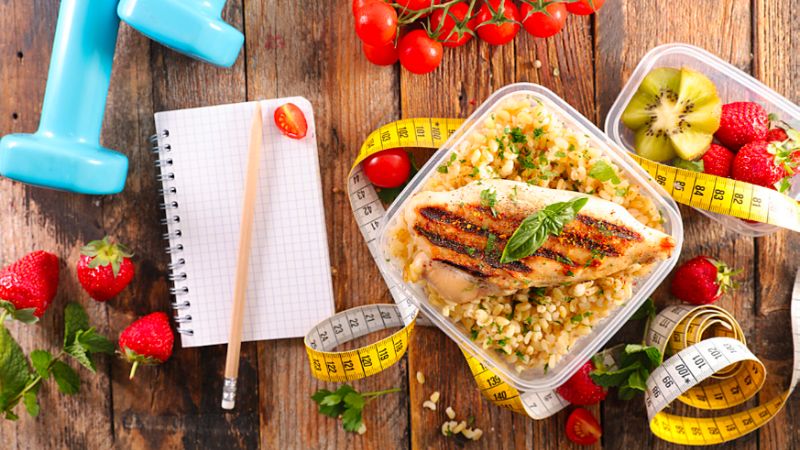 Kết hợp chế độ ăn uống và tập luyện thể dục giúp bạn nhanh chóng lấy lại vóc dáng