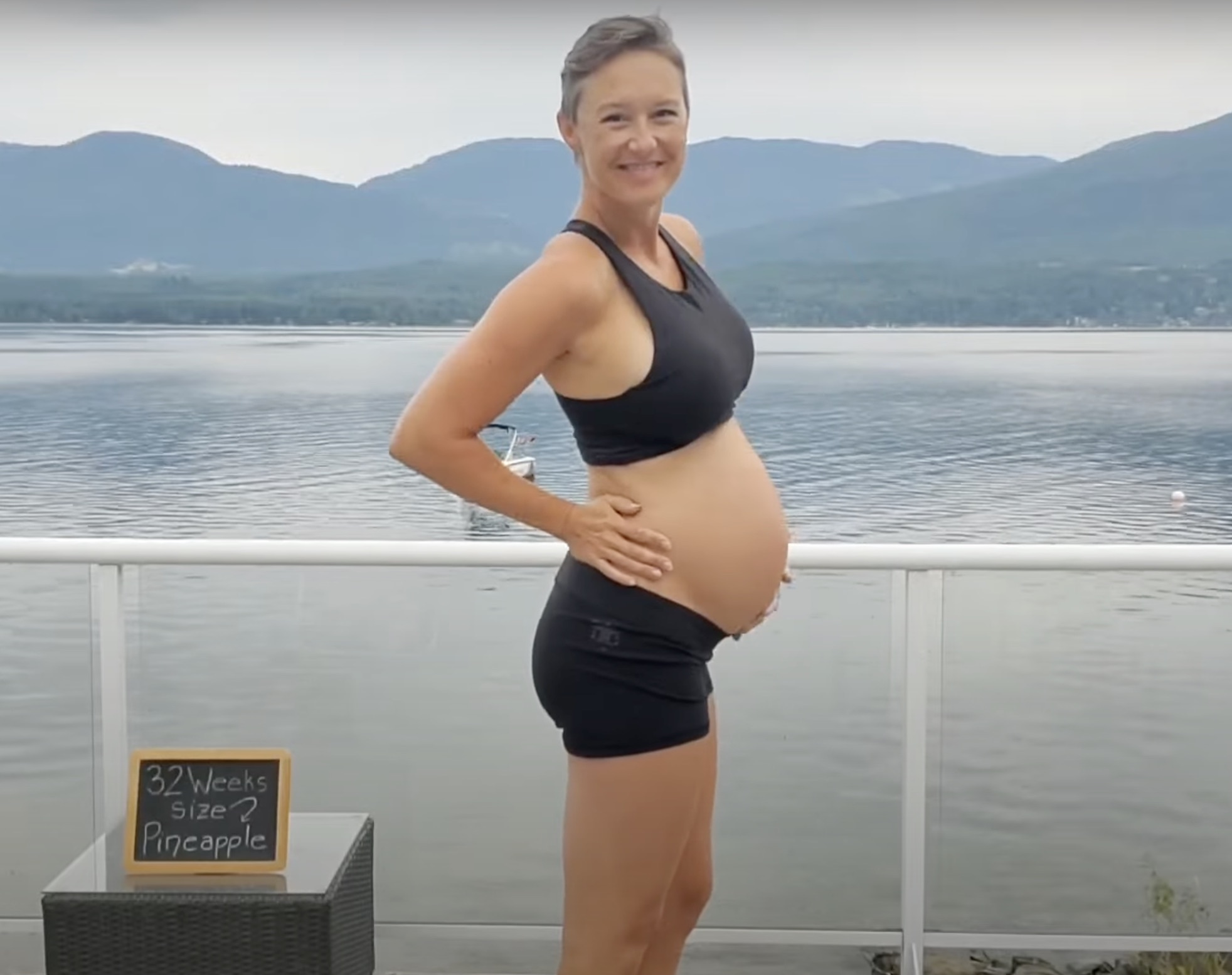 Hình ảnh bụng bầu 8 tháng không có quá nhiều thay đổi so với tháng thứ 7 Hình ảnh bụng bầu 8 tháng không có quá nhiều thay đổi so với tháng thứ 7